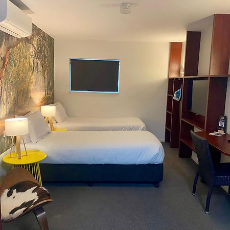 Grand Hotel And Studios Wyong Ngoại thất bức ảnh
