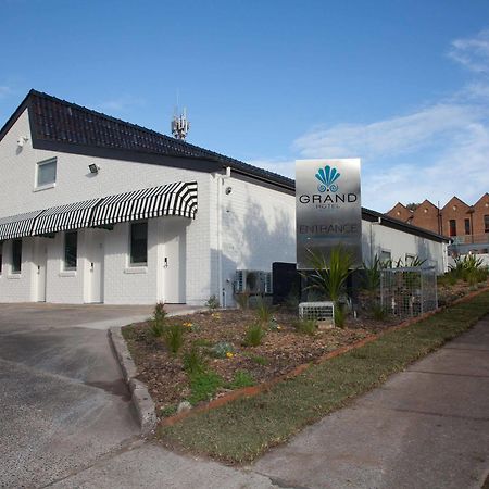 Grand Hotel And Studios Wyong Ngoại thất bức ảnh