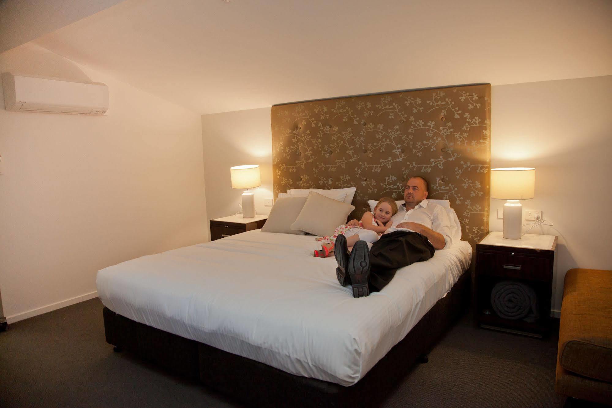 Grand Hotel And Studios Wyong Ngoại thất bức ảnh